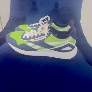 Reebok Classics (Heather Green) Size 11